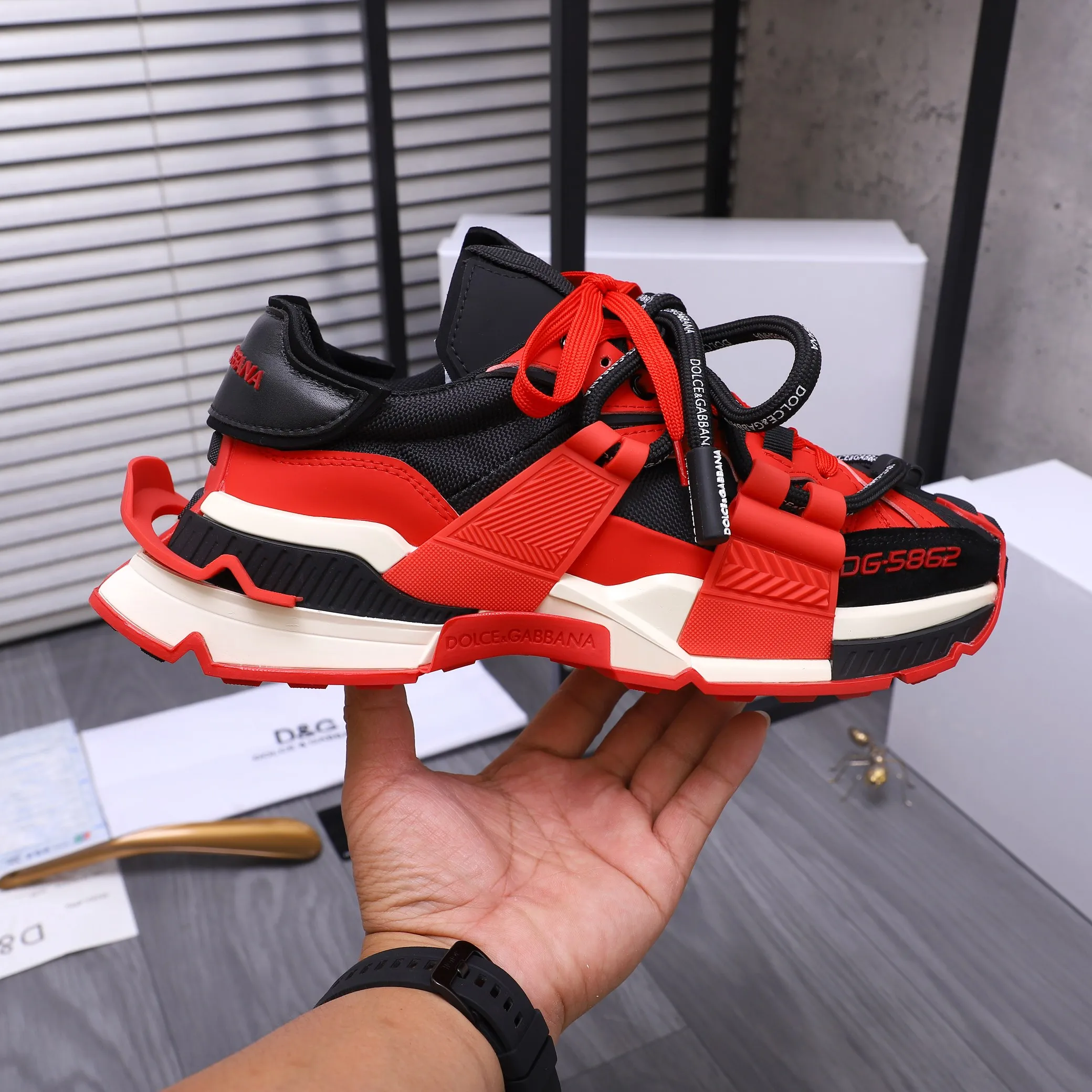 Men's shoes 💰660 Product trademark: DG (Dolce & Gabbana) couple's casual shoes Regular size: 35-46 Product material: Selected cowhide stitching mesh mesh lining cowhide insole original outsole